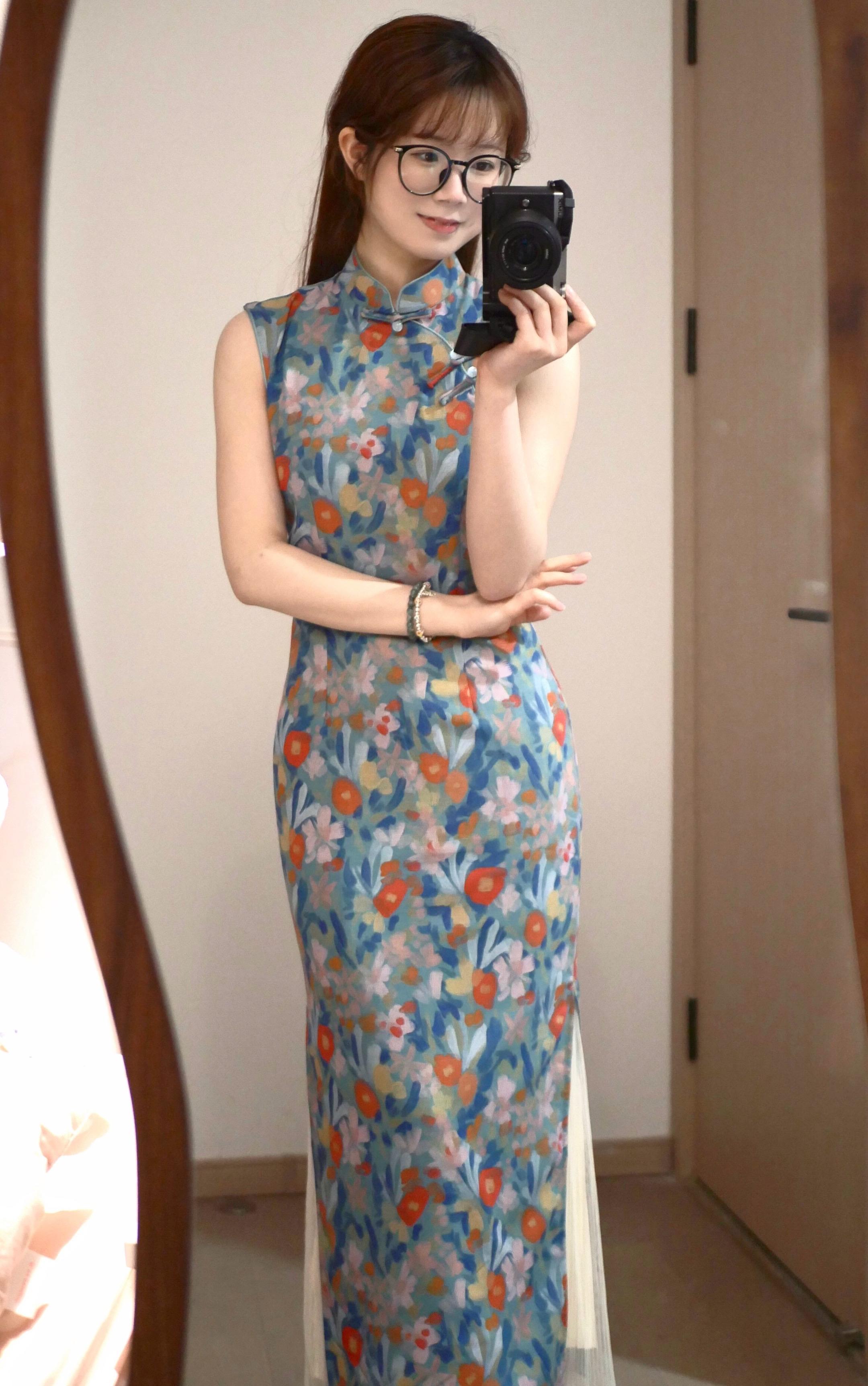 第一次尝试双麻花造型来搭配旗袍。很有复古感诶^^