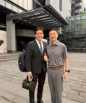 台湾名嘴于北辰在社交媒体发了一张同黄暐瀚的合影，还配文同样是1月2日出生的真男人