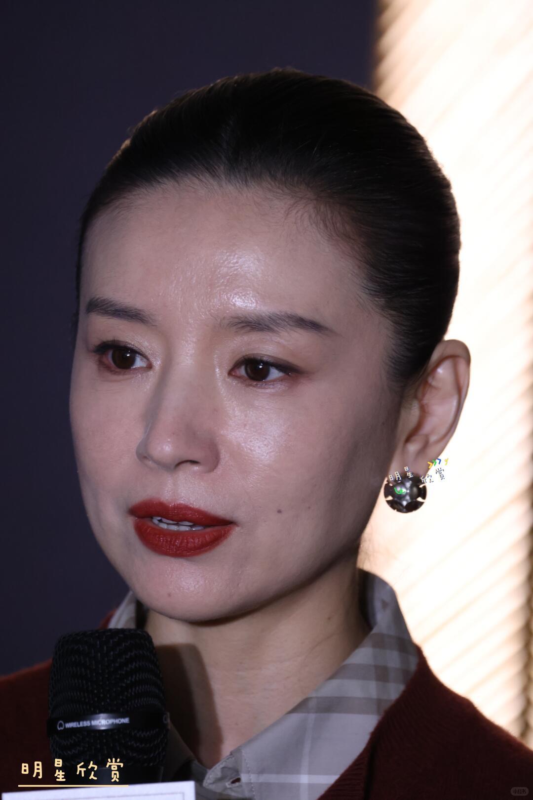 老法拉第也永远是高贵法拉第，
45岁董洁就是活生生的例子。

这还是活动现场高清