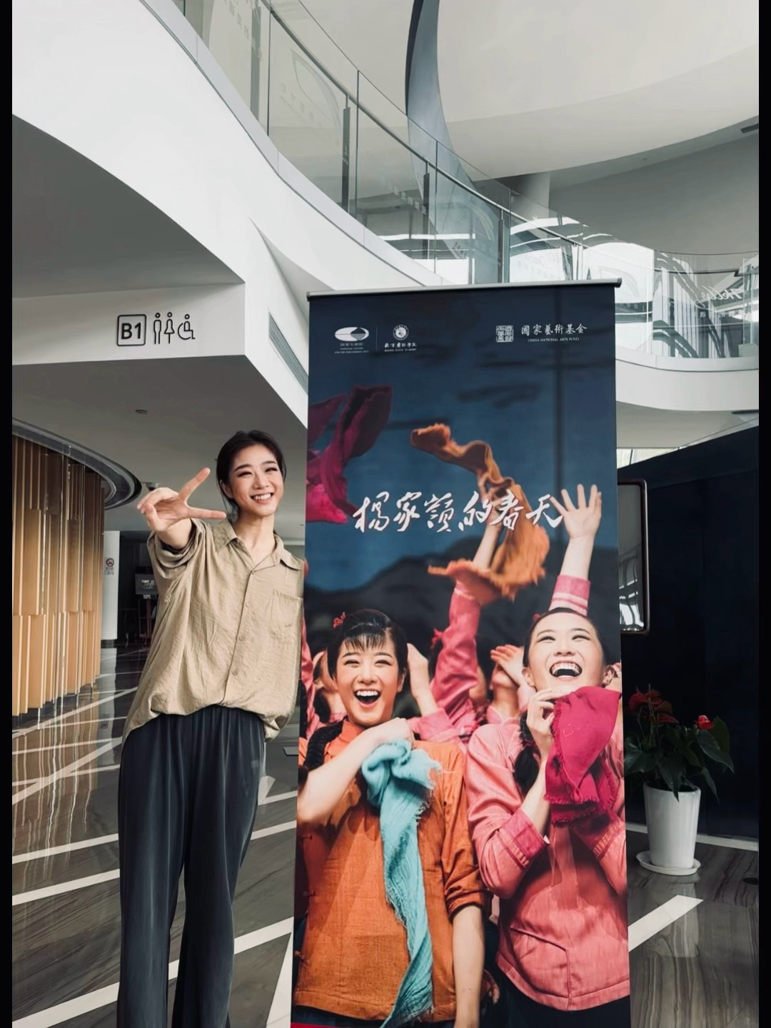 扑面而来的青春气息是杨家岭旺盛的生命力记·第十四届中国舞蹈荷花奖舞剧奖送自己一场