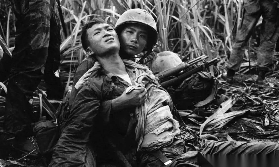 8万人死亡，30万人负伤，烧掉2000多亿美元。越南离美国本土隔着整个太平洋，既