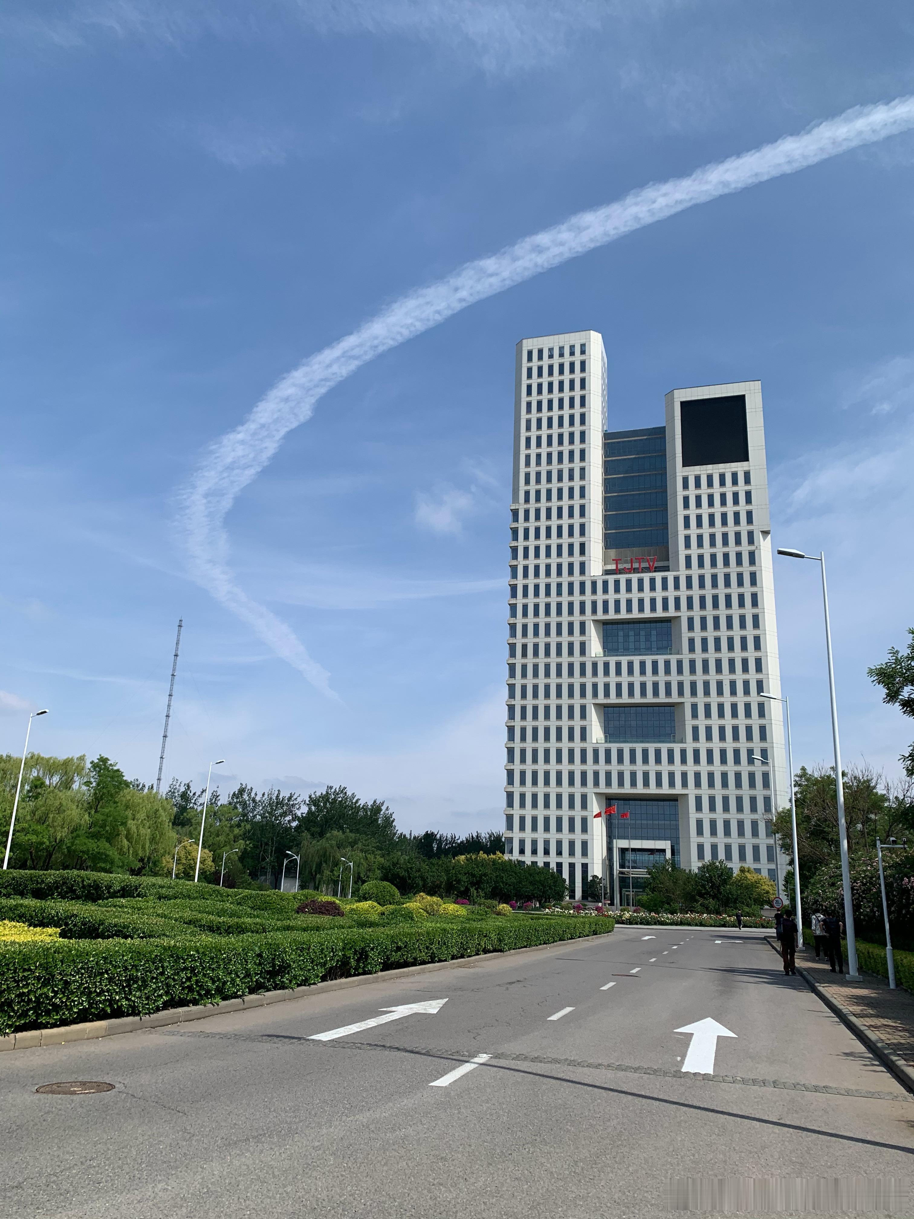 好奇怪的一条云 天津·天津数字电视大厦