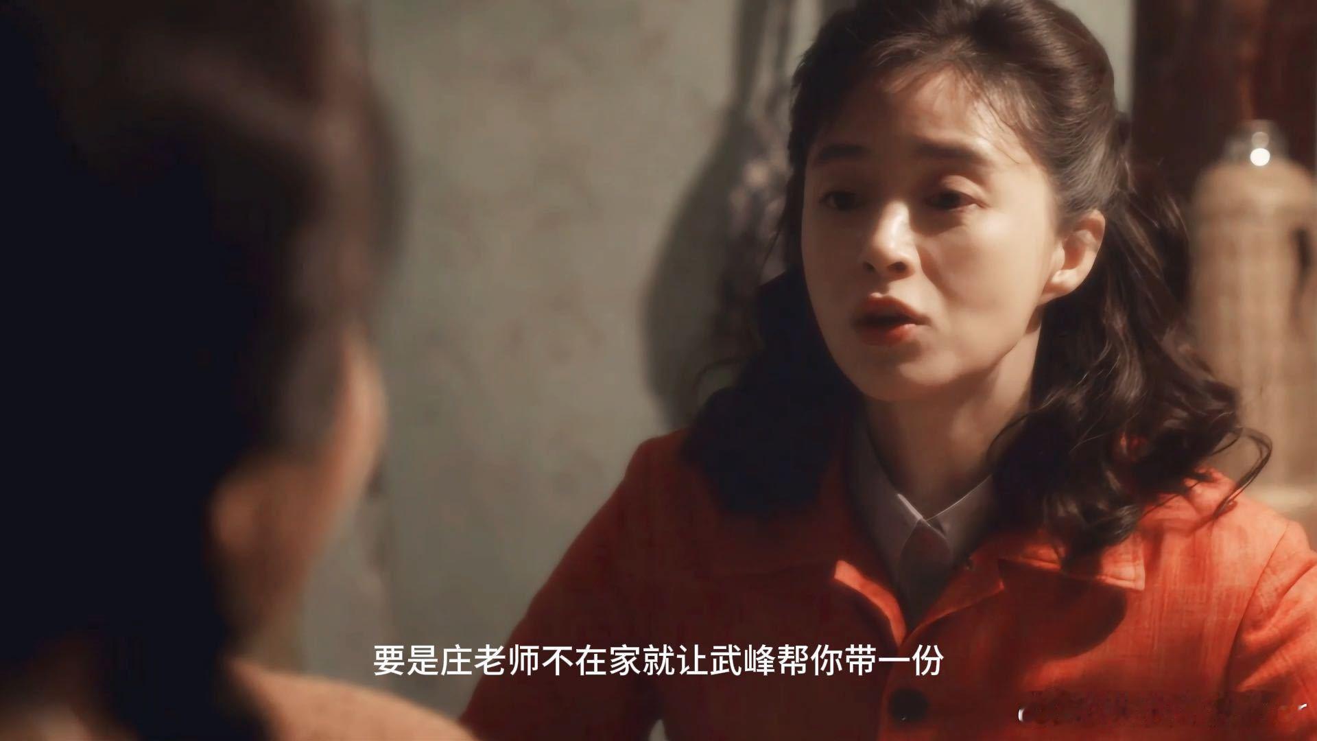 #闫妮蒋欣新剧邻居处成姐妹# 闫妮和蒋欣于《小巷人家》演绎邻居成闺蜜的故事。剧中