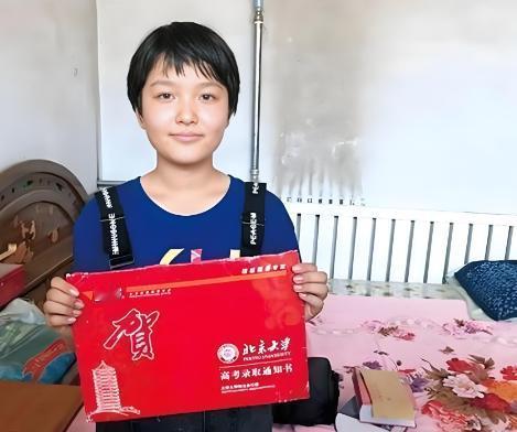 2018年，河北衡水一女孩高考707分，被北京大学录取，谁料，大二时，她竟然选择