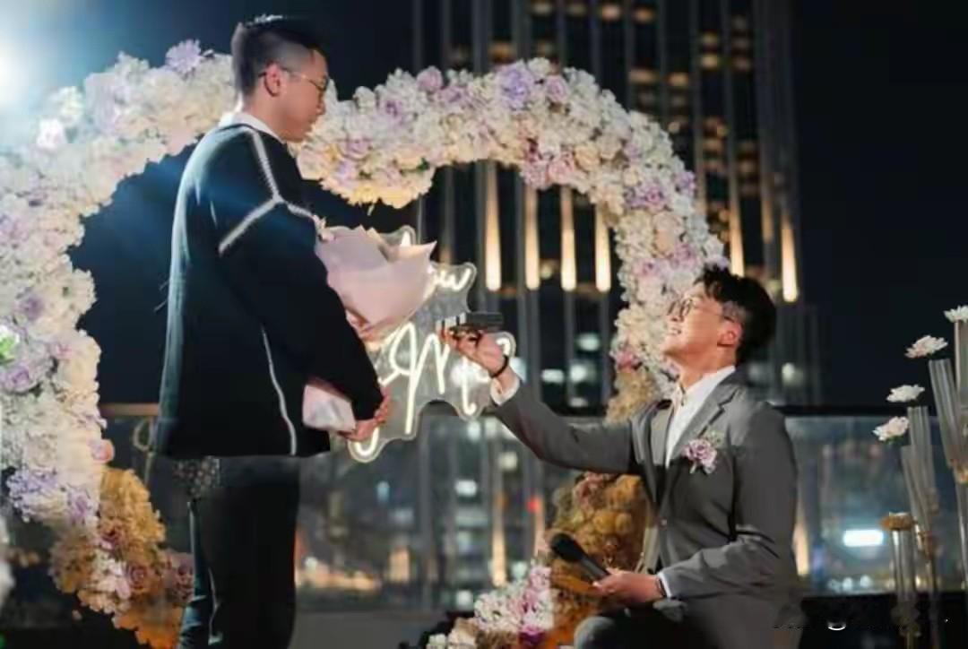 尊重陈书君的选择，敬佩他的勇气，祝他们幸福——