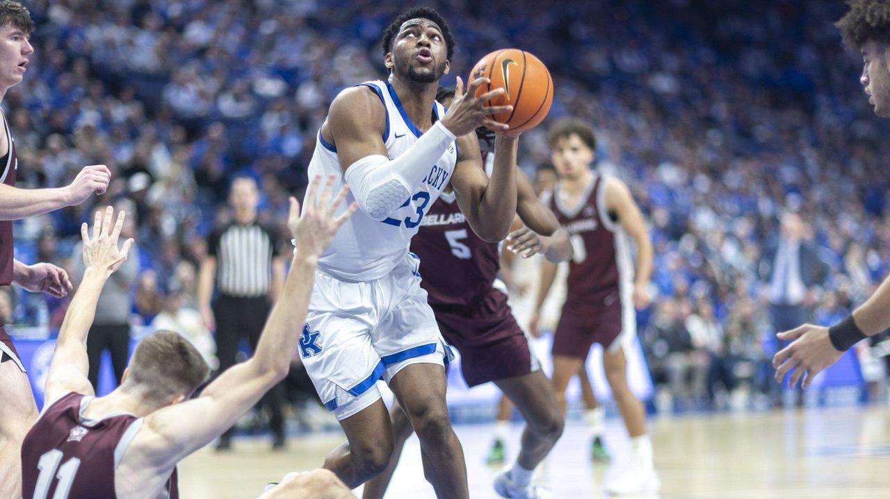 肯塔基大学坐镇主场以99比85战胜了贝拉明大学。本场比赛后，肯塔基大学的战绩提升