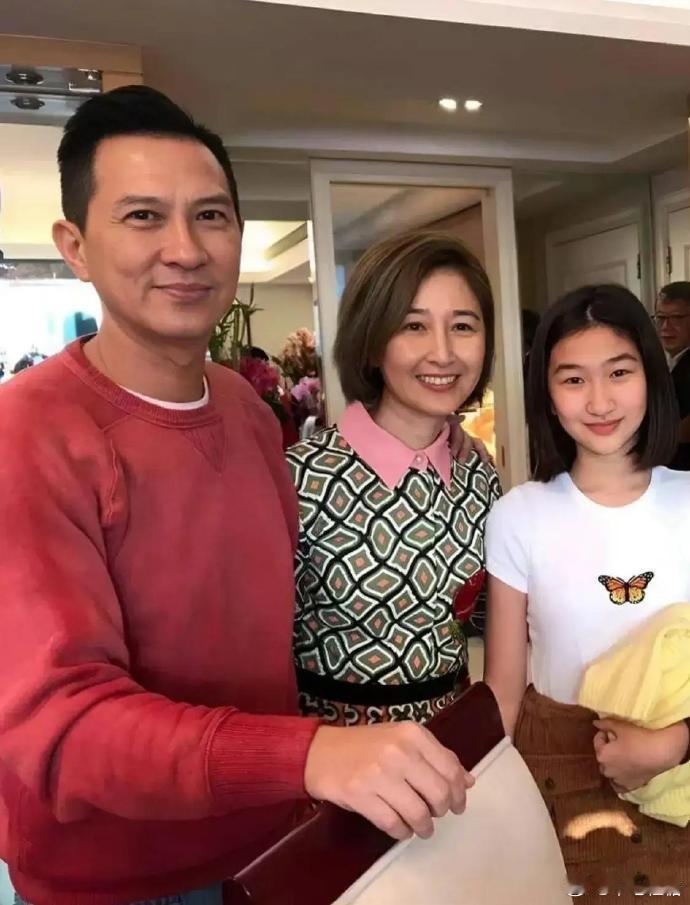 张家辉的女儿基因是一点都没浪费 