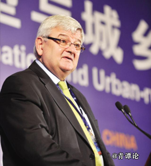 德国前外交部长兼副总理约施卡·菲舍尔（Joschka Fische）日前发文写道