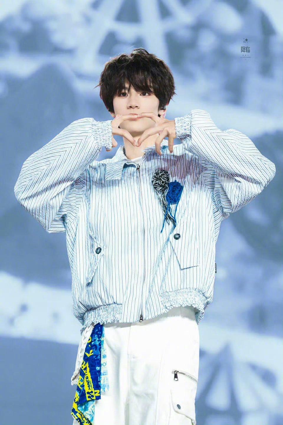 李煜东跳overdrive就这个东东萌之！令人震惊的少年美跳完自己还害羞了要把大