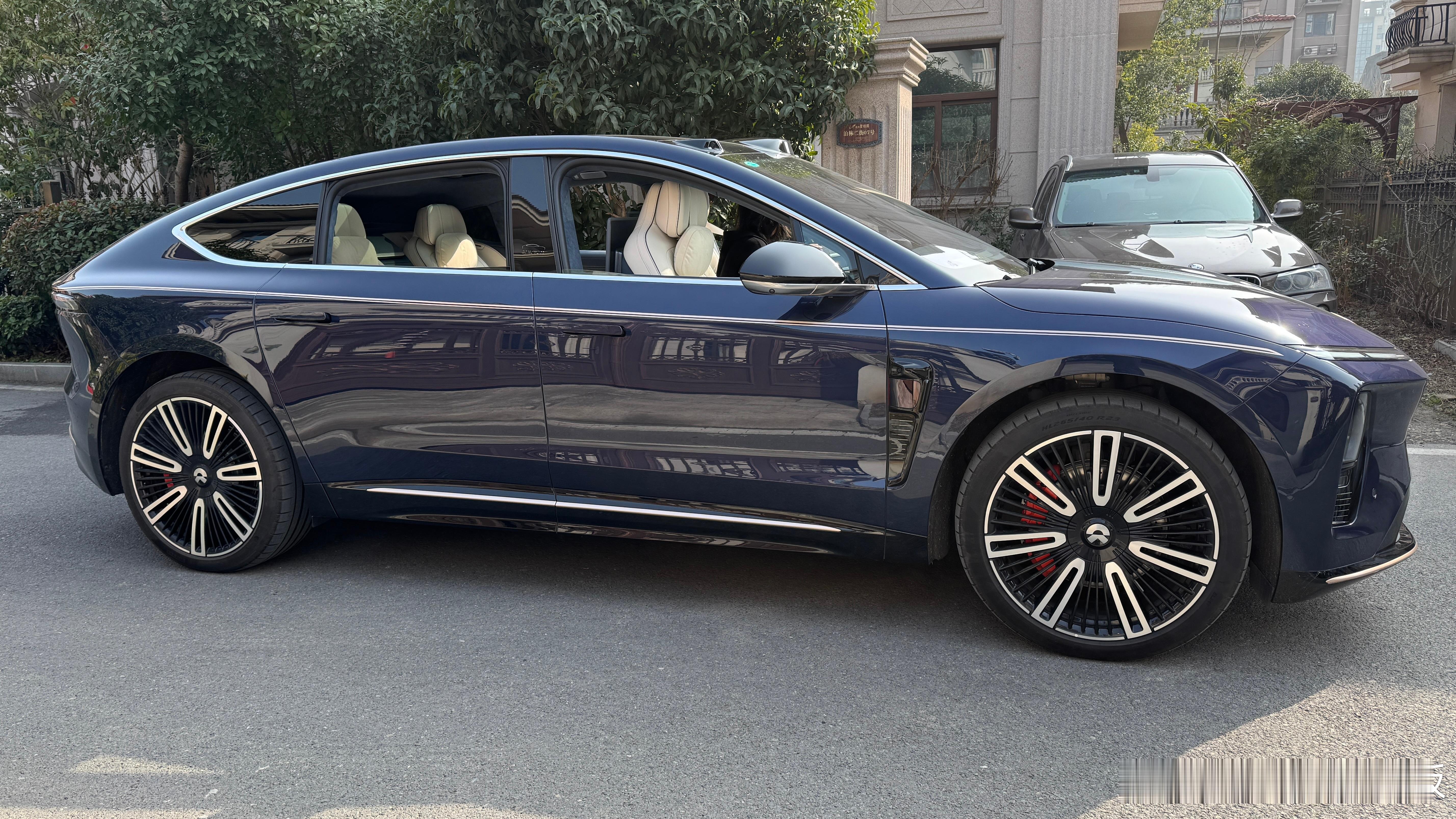 随手拍我的 蔚来ET9 金腰线版～气派！高雅！ 矫健！特来哥蔚来et9