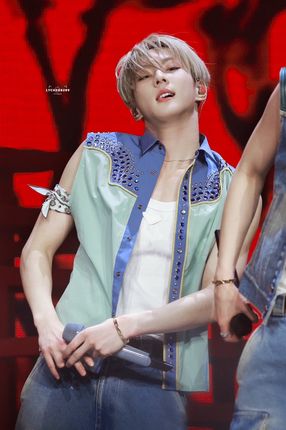 梁祯元[超话] 小舌头，，，cr. Lychee_0209 ​​​