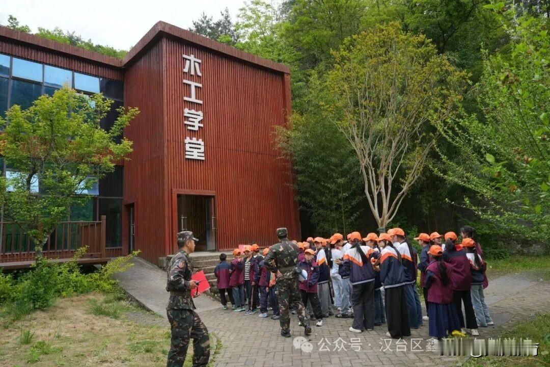 5月14日，汉台区鑫源九年制学校组织四至八年级250名学生，赴留坝张良庙博物馆与