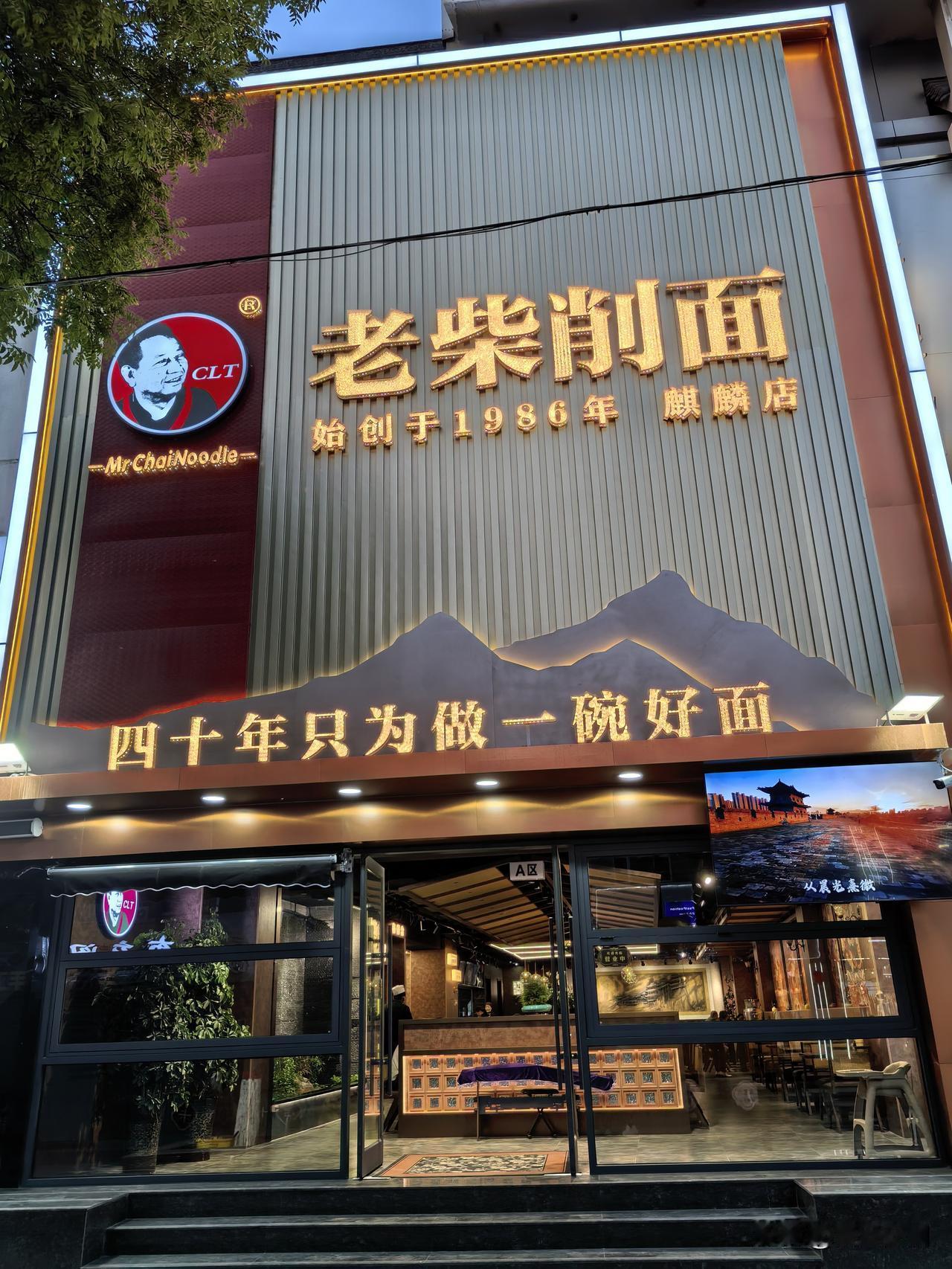 大同，这座连通塞外的历史古城，宛如一本厚重的史书，每一页都隐匿着故事。云中里步行