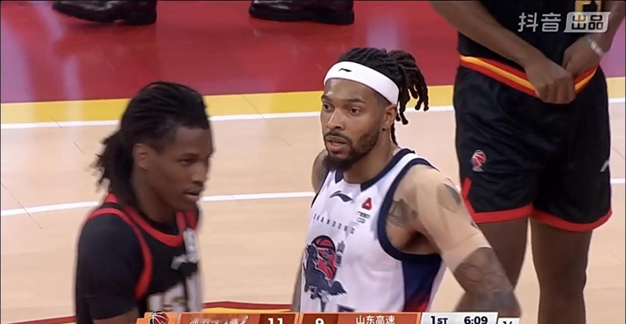 赛前几乎没人看好山东队能在客场掀翻势头正盛的深圳队，毕竟一边是联盟最长连胜保持者