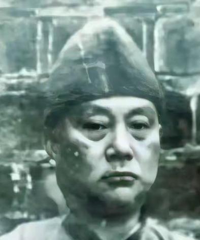 1952年，国军中将周磐在要被枪毙时，他忽然想到，自己手中有救命符：他想用一个宝