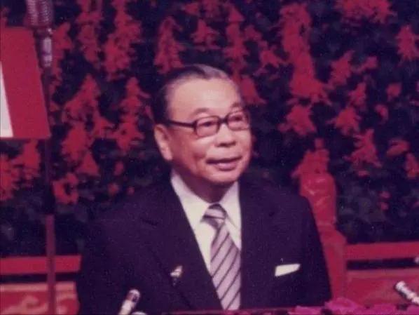 1988年，得知蒋经国去世的消息后，邓小平：可惜，经国死得太早了
蒋经国去世后，