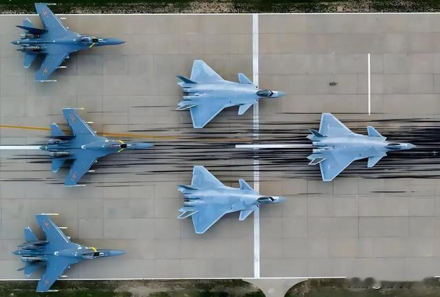 解放军手中的牌，是一套完整的区域拒止体系
2026年7月，外界对解放军实力的评估