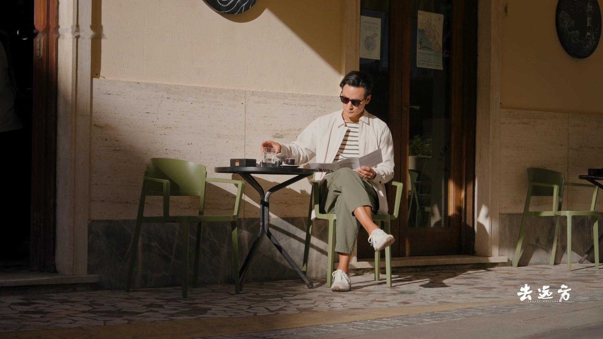 吴彦祖说想带上家人去村里住 在那个田园诗般的村庄，或许能找到最纯真的幸福。吴彦祖