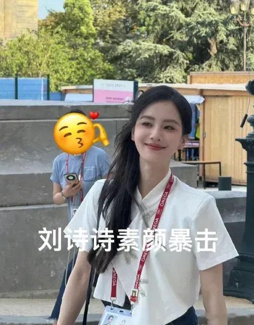 #刘诗诗奥运证件照##刘诗诗奥运证件照#这次刘诗诗的妆造堪称完美，一身中国元素凸