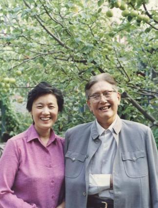 2008年，章含之因病抢救无效去世，正当女儿准备将母亲与乔冠华合葬在一起时，护士