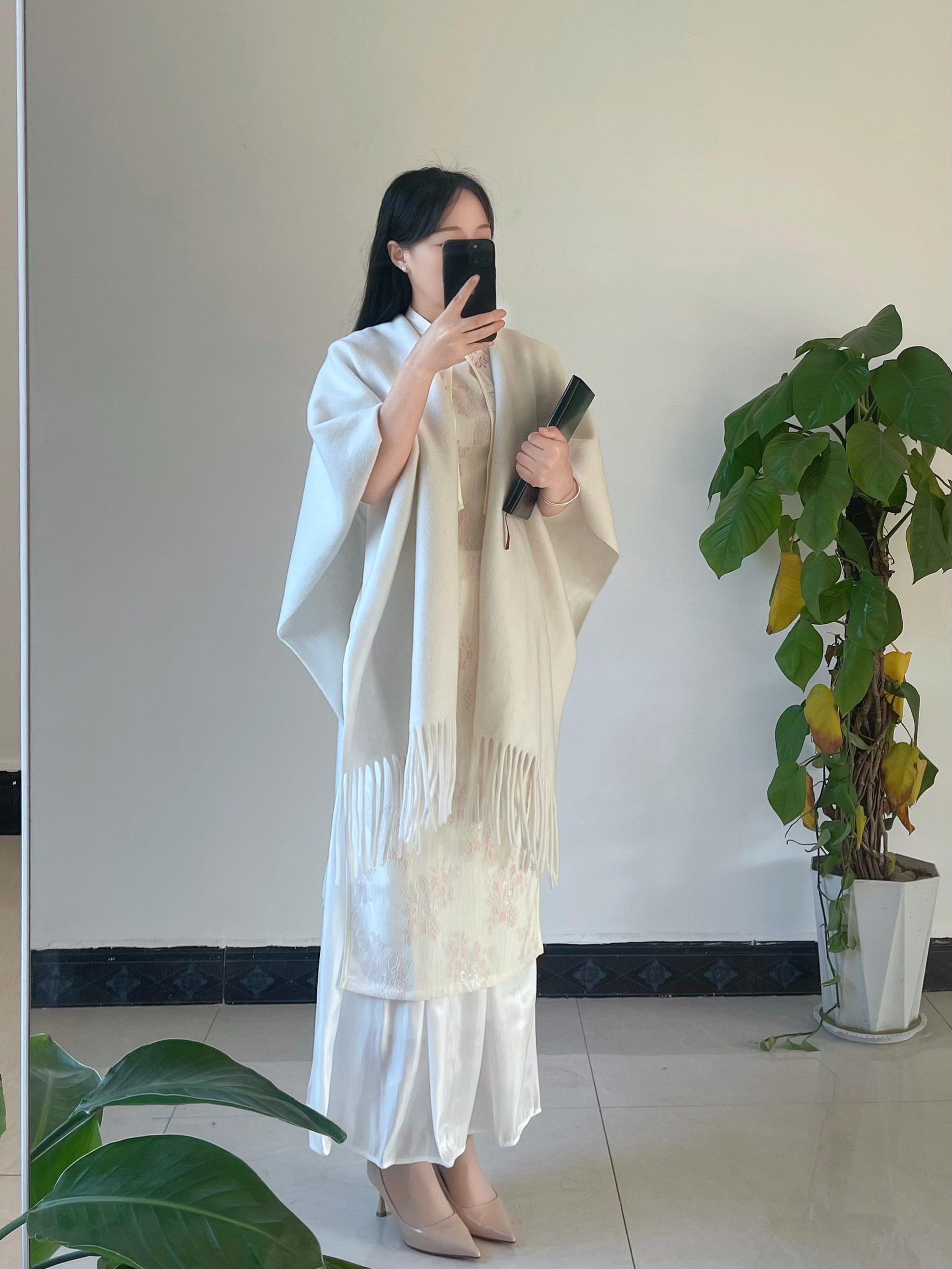 各有各的难言之隐，各有各的身不由己，那些不能诉说的心事，无人共鸣的情绪...