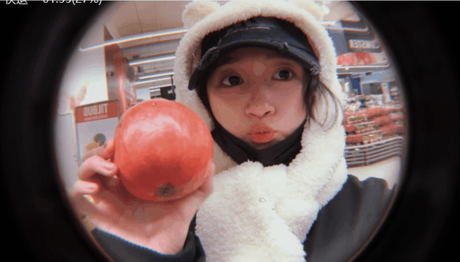 关晓彤勇闯北欧vlog，逛了当地超市、追到了极光、看了美丽的风景，还买食材吃了超