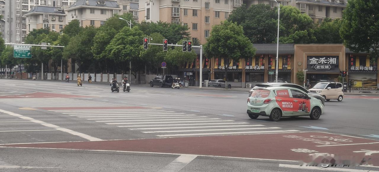 长沙电动自行车戴头盔率明显下降，提升电动自行车驾驶人交通安全意识，减少电动车驾驶