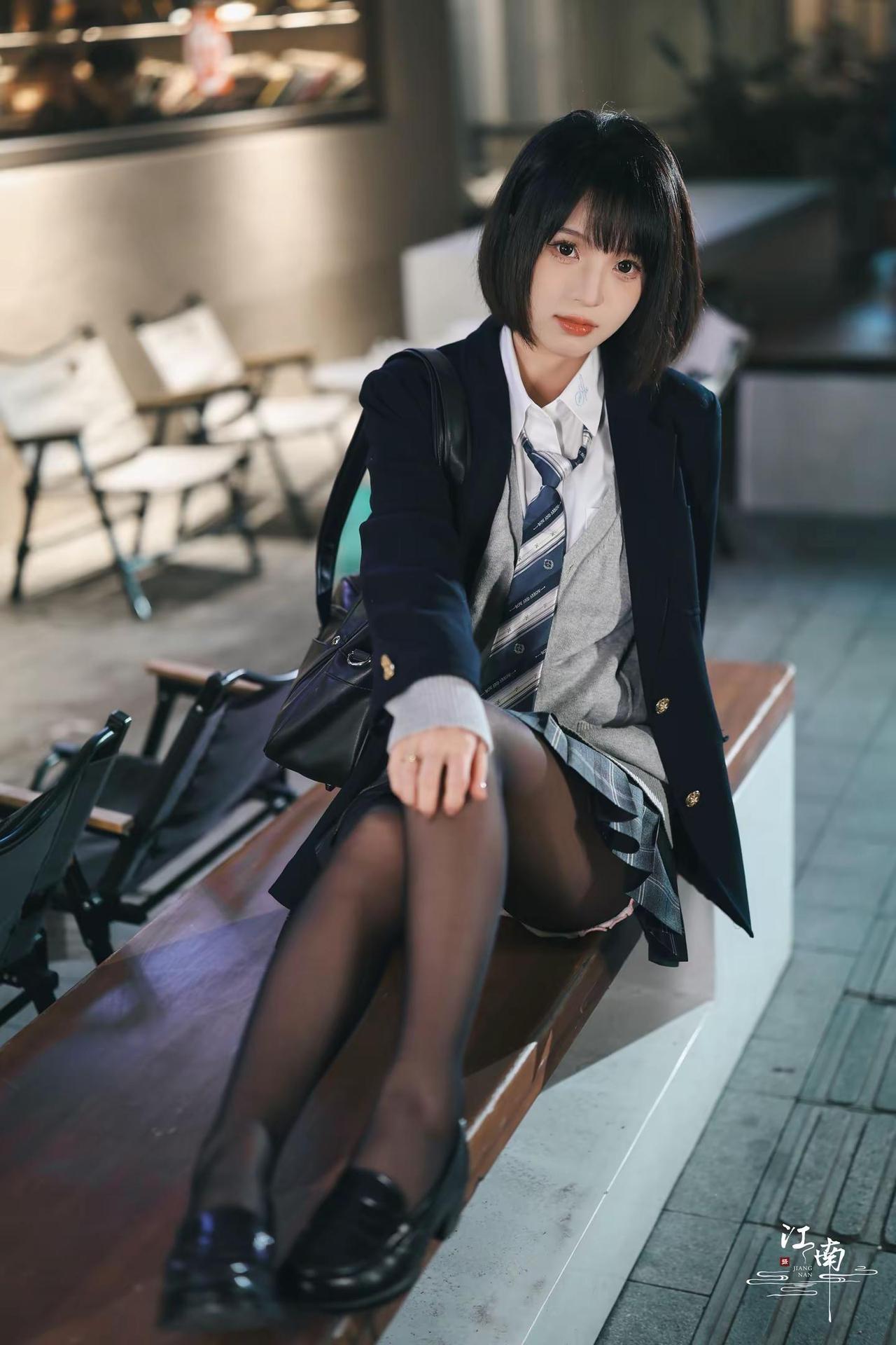 大学路夜景。学院风穿搭 日系写真 摄影日常 jk