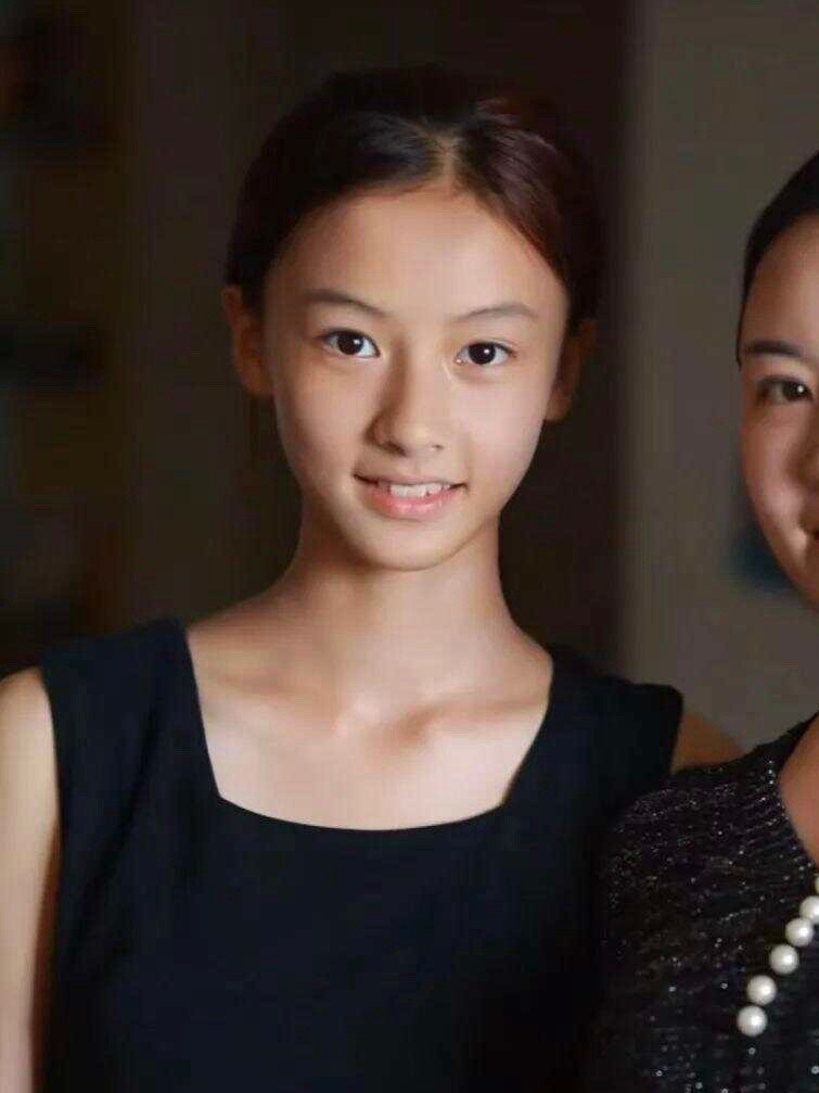15岁神颜少女七七赵钰琪+顶级经纪公司配置，很难不期待了！中都传媒的强项在于：不