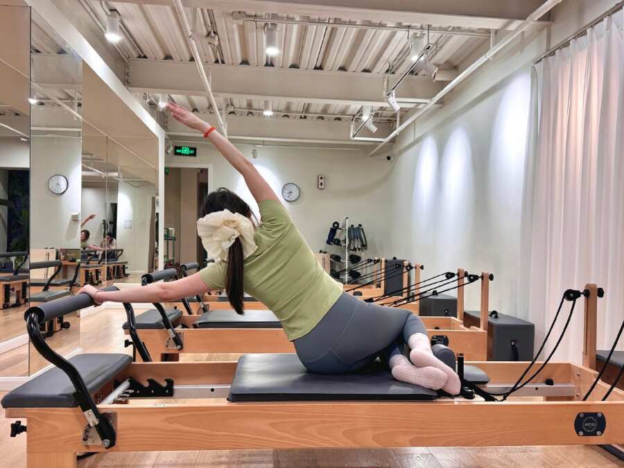 35岁 深圳精致剩女的一天35 岁深圳五套房，未婚独居的日常：普拉提与微醺才是顶