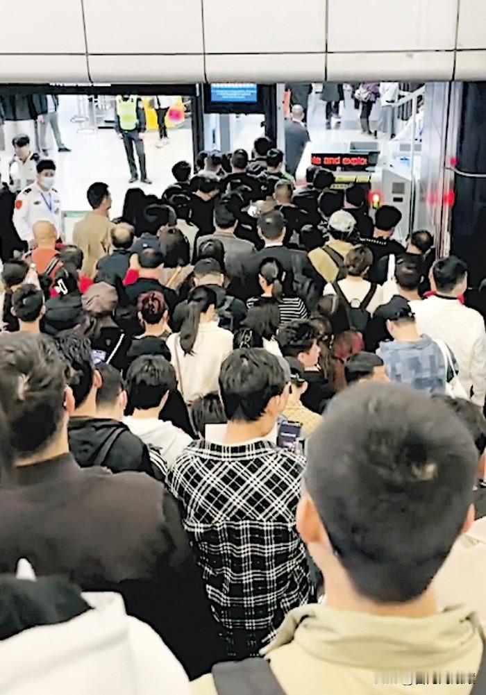 印象中那是 2010 年 吧。
我刚从广州回台没几天，在台北与一对台湾夫妇共进晚