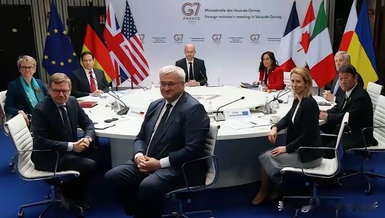G7成员国一季度经济成绩单，
美国2%，
德国0.3%，
法国0%，
意大利0.