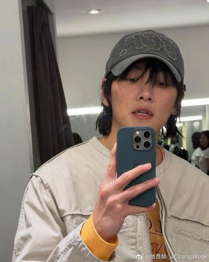 池昌旭劝粉丝谈恋爱 谁能拒绝温柔的池昌旭！活动上贴心叮嘱粉丝不要一门心思追自己，