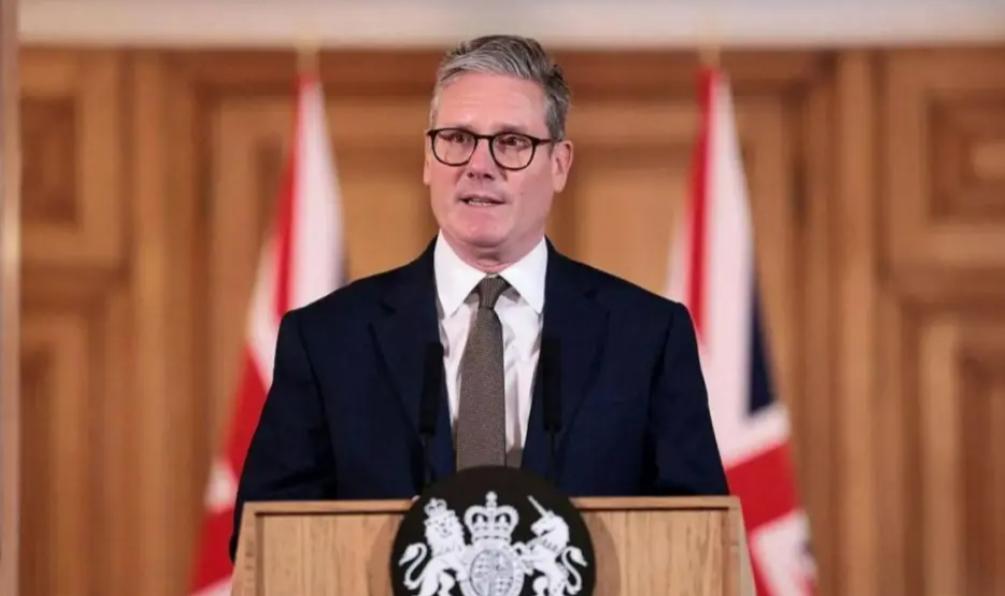 曾经辉煌的大英帝国，现在就剩下一些见不得台面的蝇营狗苟！

英国首相斯塔默接受采