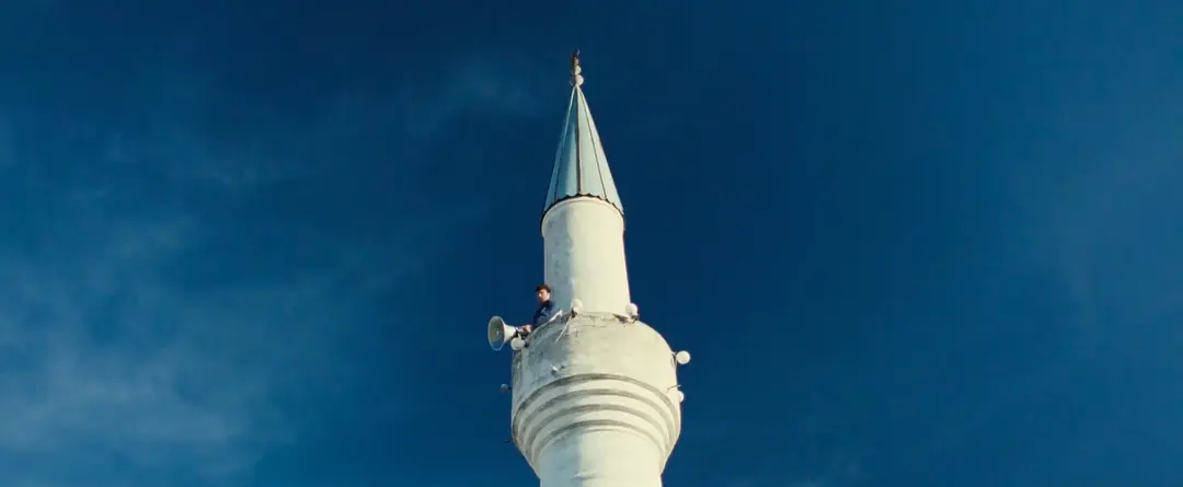 每日一片 《羊背上的DJ》（2025）来自北马其顿的一部青春小品，去年在圣丹斯电