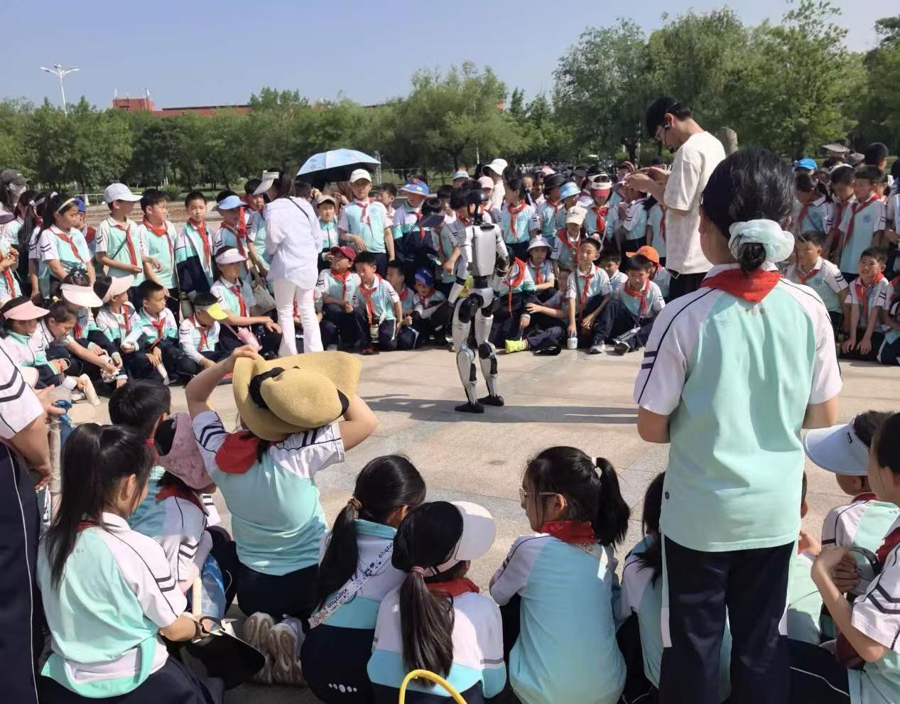 秦岭笑谈 【以志愿微光 点亮乡野盛夏】曲阜师范大学三下乡2026暑期社会实践星燃