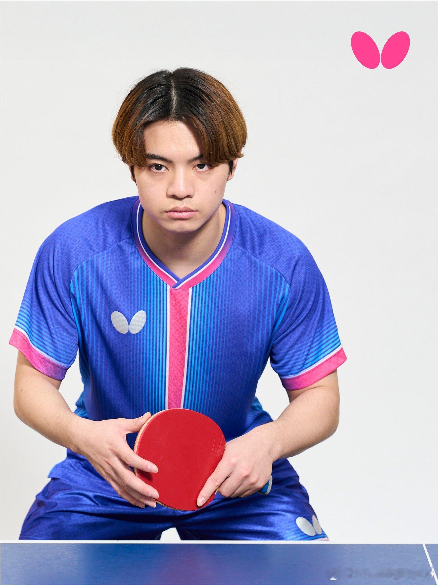 在《2026蝴蝶产品目录》中拍摄的场景中，介绍由选手本人挑选的“Player's