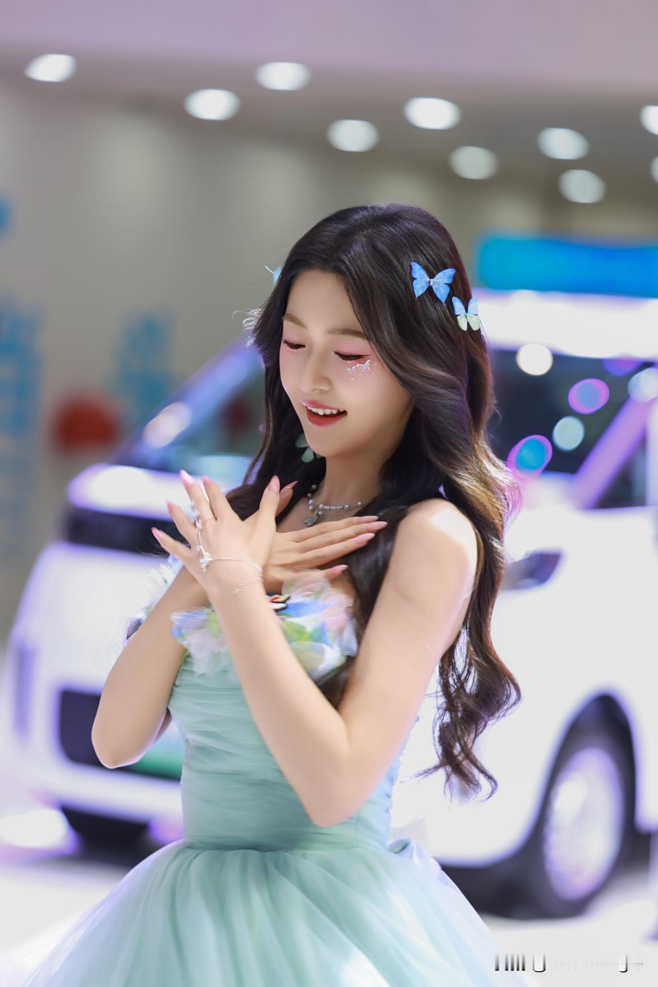 梦幻少女与未来科技的奇妙碰撞！🌟✨