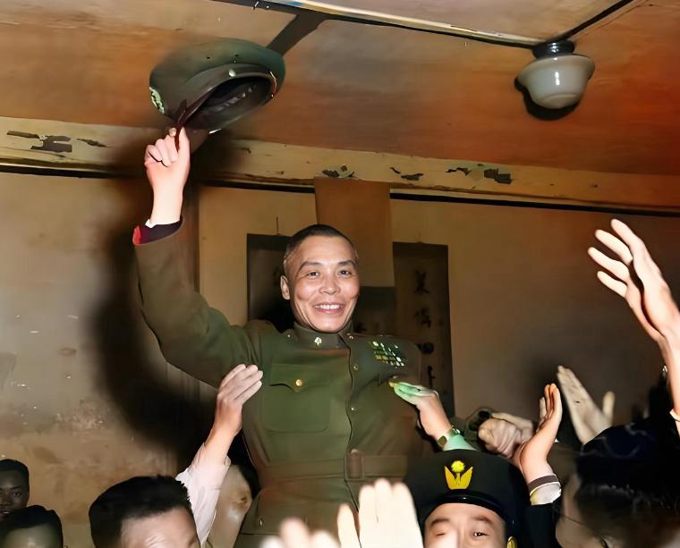 1926年广州的盛夏，北伐战争的序幕即将拉开，蒋介石以国民革命军总司令之尊接见了