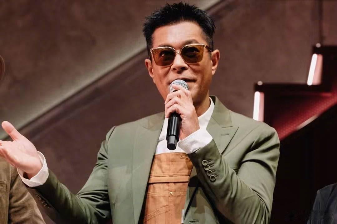 1.古天乐国庆新电影撤档了，四天票房四百万，换个档期可能也就这样了。2.泸州银河