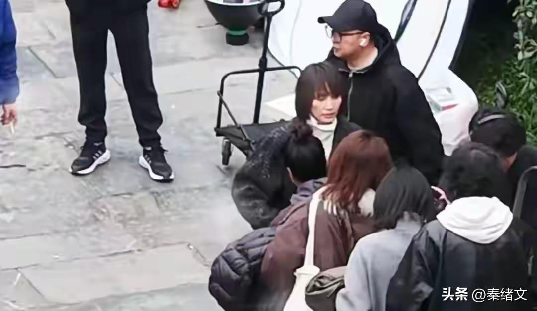 荆州骄傲！袁泉低调回乡，老南门偶遇刷屏，这才是家乡明星该有的样子
 
最近荆州人