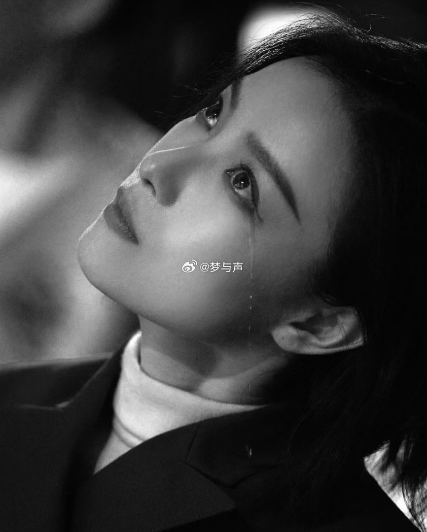 倪妮2集哭了15次隐身的名字 倪妮的哭戏真的自带层次！泪光噙在睫下不落的倔强，转