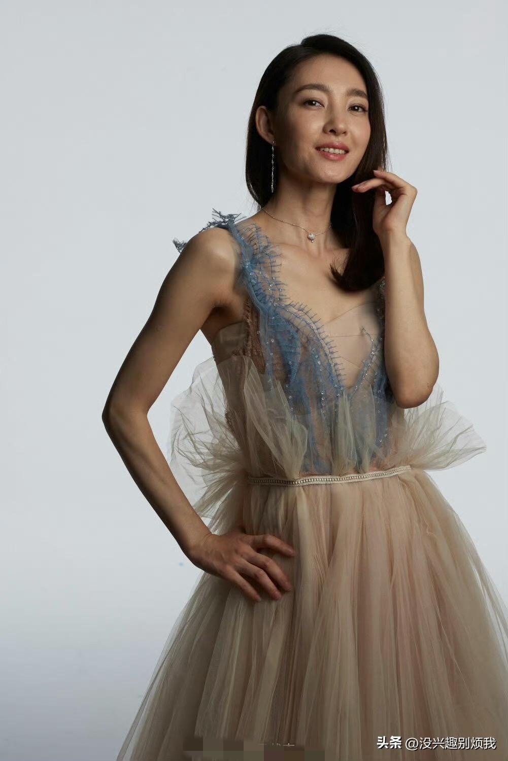 王丽坤，蕾莎礼服生图