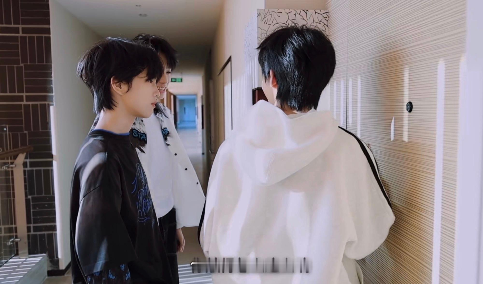 王橹杰叫早不想吵到穆祉丞王橹杰给穆祉丞不起找理由王橹杰给穆祉丞不起找理由，哈哈哈