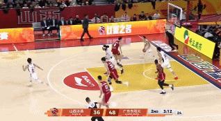 上半场的焦泊乔又硬又机警，看来打山西真的对他有特殊的意义。山西男篮vs广东男篮金