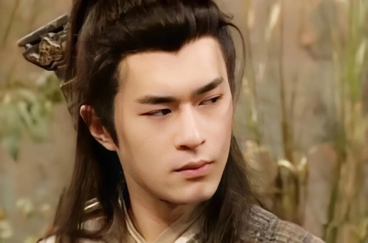 《神雕侠侣》中，杨过一生的转折点，就在于救了神雕，从此武功有了质的飞跃。

那么