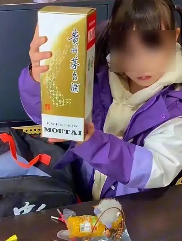 男子摆拍女儿50元淘到名酒被行政处罚罚得好！纯属无中生有、哗众取宠。为了流量，不