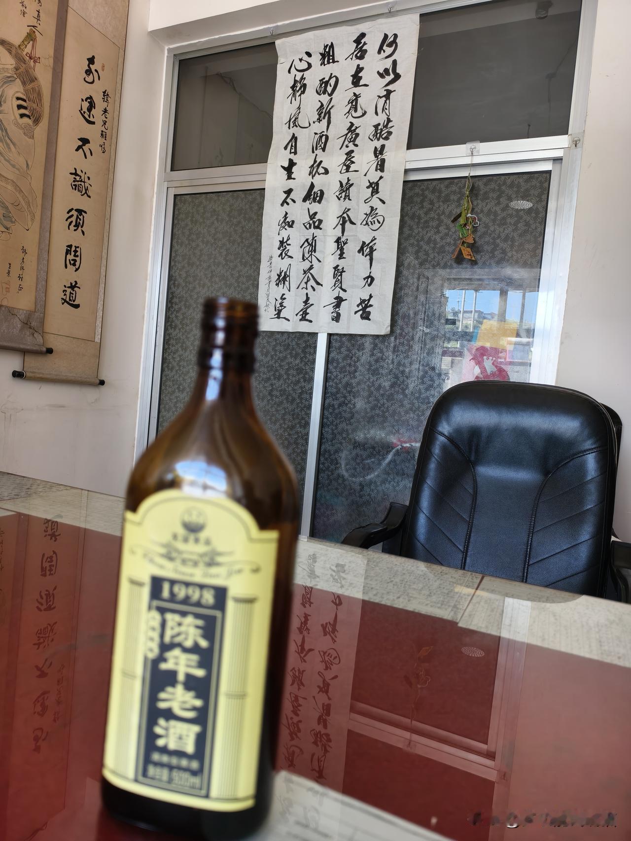 夏日生活打卡季 山西偏关猫姐好久没有来忘年交的工作室玩了，虽然和猫妈是同龄人，但