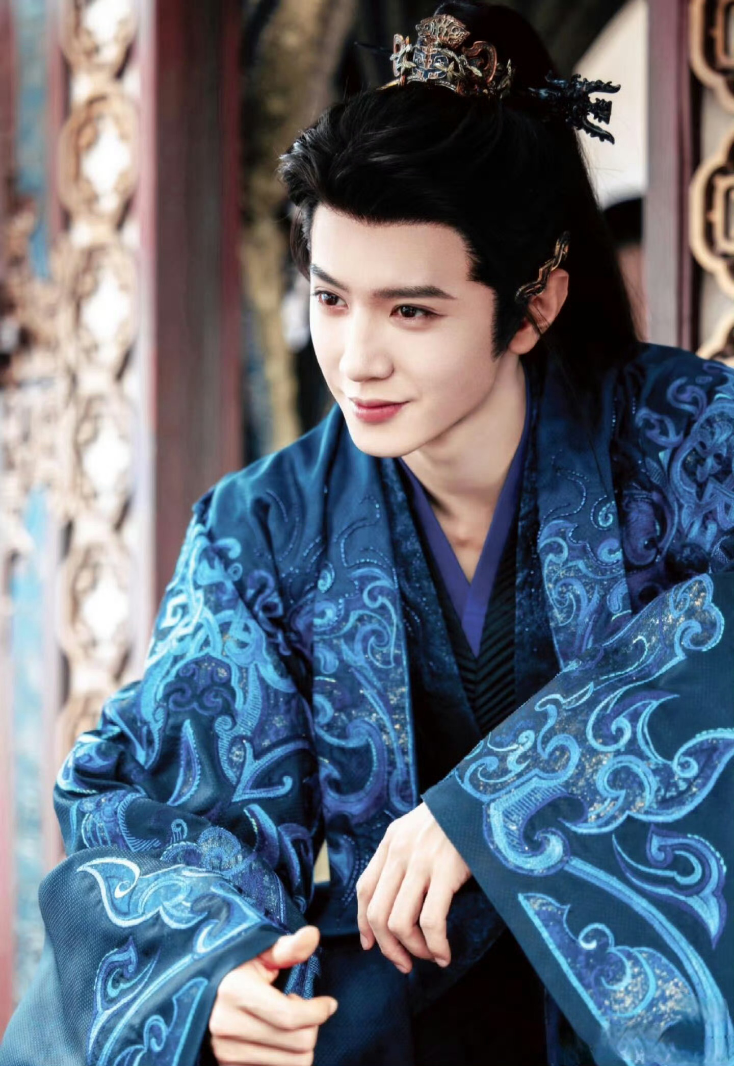 《一笑随歌》爱奇艺热搜榜和电视剧榜登顶了一笑随歌凤随歌打戏超绝！单手上马！眼神戏