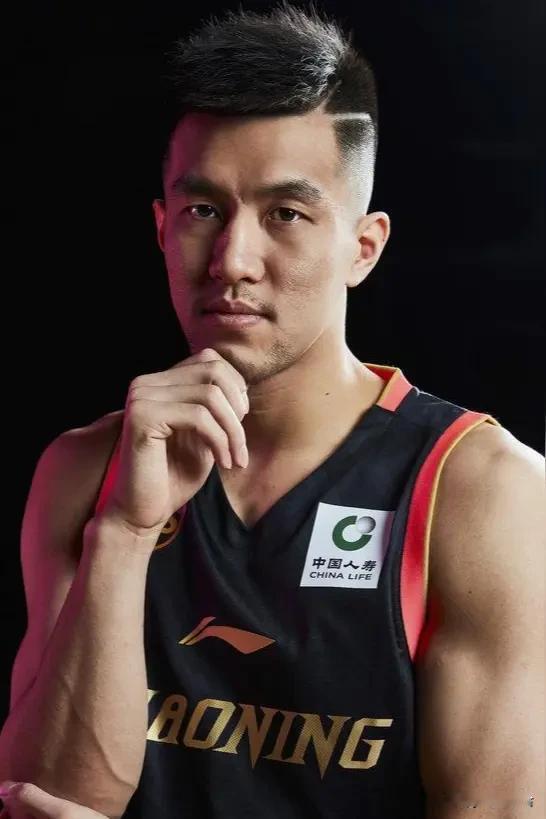 还能重回巅峰状态吗？郭艾伦最近怎么没消息了？

郭艾伦之所以最近"没消息"，核心